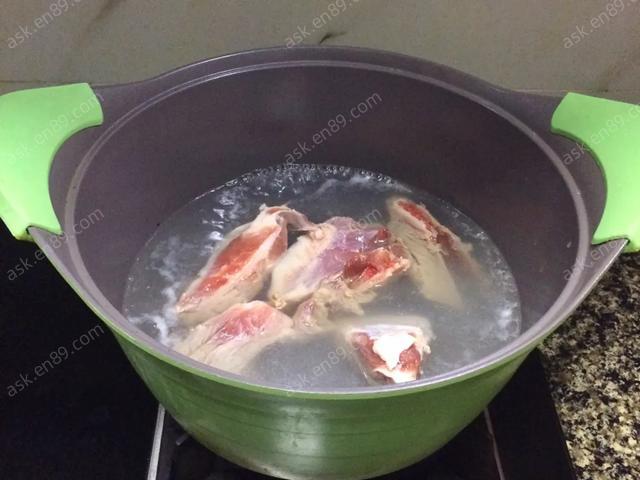 特色美食:黄豆眉豆海带骨头汤做法,一道适合秋冬喝的靓汤